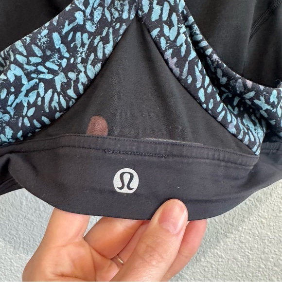 Lululemon Train Times Sports Bra in Illuminate Multi Blue Black Size 8 Workout - Picture 7 of 7